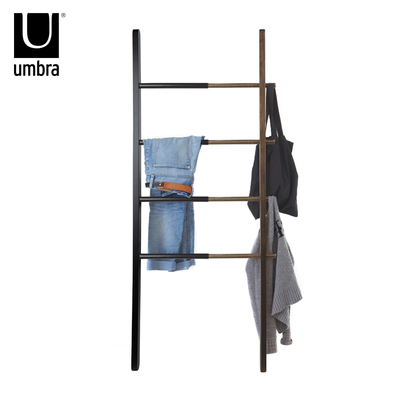 打造灵动收纳 umbra哈伯阶梯式衣帽架，现代家居的简约美学与实用主义